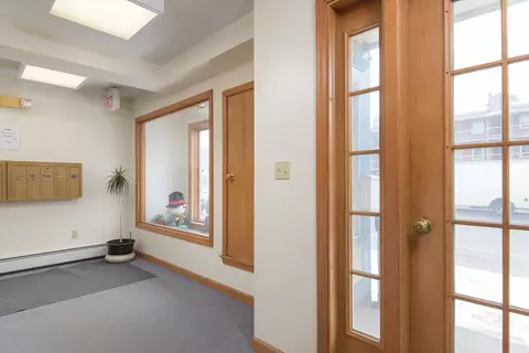Entry Way - 156 Main St, Ludlow, VT 05149 photo 2 of 10