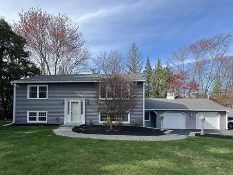 6 Castle Dr, Hooksett, NH 03106