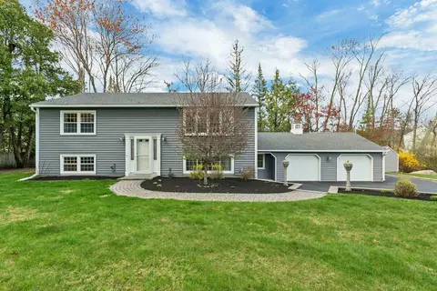 6 Castle Dr, Hooksett, NH 03106