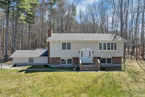 1 Robin Acres Dr, Wolfeboro, NH 03894