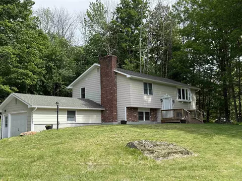 1 Robin Acres Dr, Wolfeboro, NH 03894