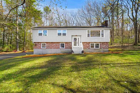 6 Newbury Dr, Amherst, NH 03031