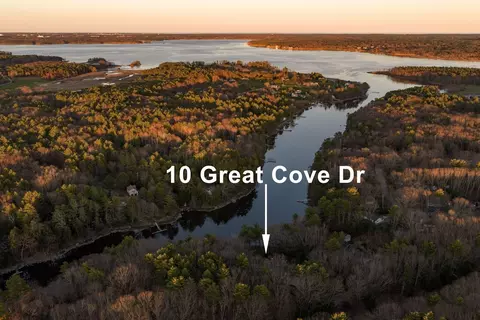 10 Great Cove Dr, Newmarket, NH 03857