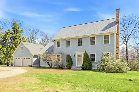 89 Old Centre Rd, Deerfield, NH 03037