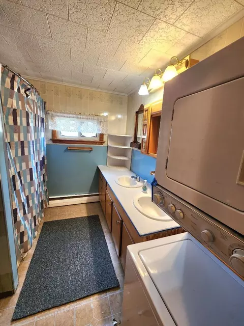 Bath - 255 Wight St, Berlin, NH 03570 photo 2 of 2