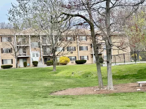 377 Huse Rd, Manchester, NH 03103