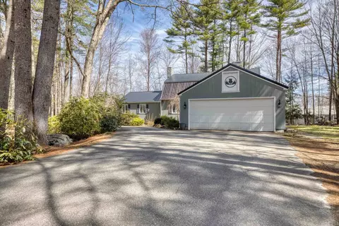 11 Robin Acres Dr, Wolfeboro, NH 03894