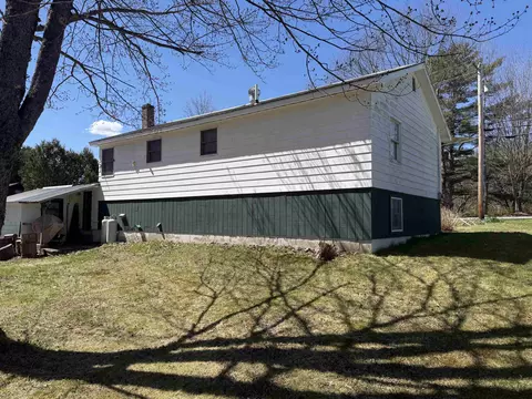 Exterior - 147 S Lunenburg Rd, Lunenburg, VT 05906 photo 4 of 7