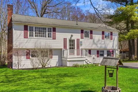 8 Old Coach Rd, Salem, NH 03079