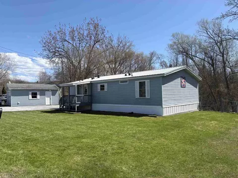 104 Nason St, St. Albans Town, VT 05478