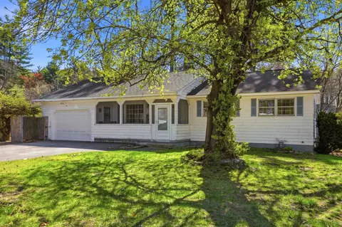 18 Cottonwood Dr, Hudson, NH 03051