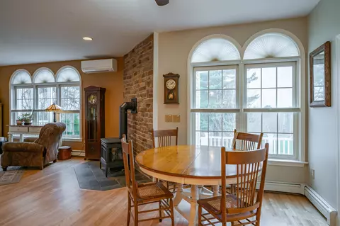 Dining - 51 Old Town Road Ext, Epsom, NH 03234 photo 2 of 4