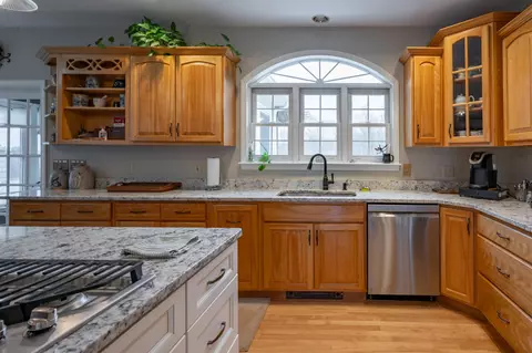 Kitchen - 51 Old Town Road Ext, Epsom, NH 03234 photo 8 of 10
