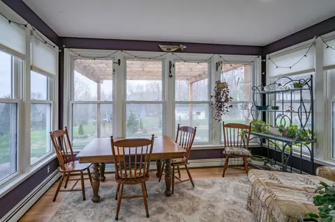 Dining - 51 Old Town Road Ext, Epsom, NH 03234 photo 4 of 4