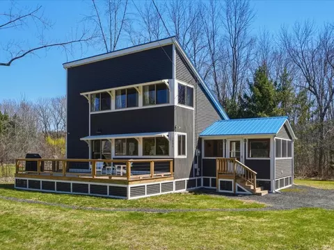 1233 Blockhouse Point Rd, North Hero, VT 05474