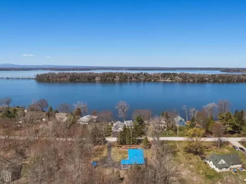 1233 Blockhouse Point Rd, North Hero, VT 05474