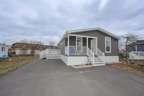11 Hagop Rd, Salem, NH 03079