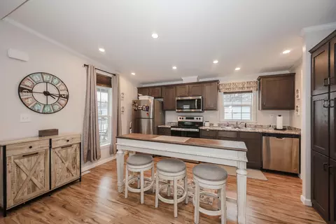 11 Hagop Rd, Salem, NH 03079