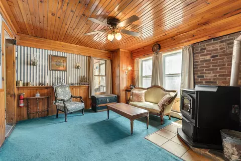 Living - 182 Brook St, Williamstown, VT 05679 photo 2 of 4