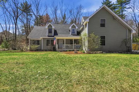 5 Sarahs Way, Newton, NH 03858
