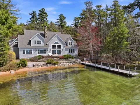 35 Rocky Shore Rd, Wolfeboro, NH 03894