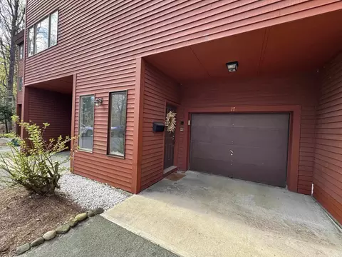 17 Robin Way, Brattleboro, VT 05301