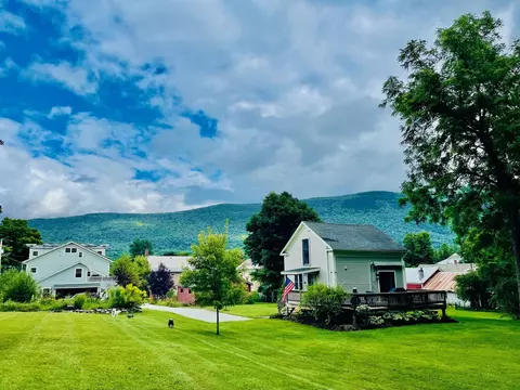 34 S Main St, Danby, VT 05739