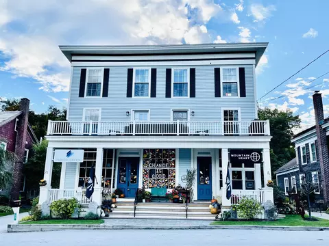 34 S Main St, Danby, VT 05739