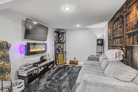 Living - 360 Zephyr Rd, Williston, VT 05495 photo 5 of 5