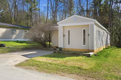 174 S Stark Hwy #7, Weare, NH 03281