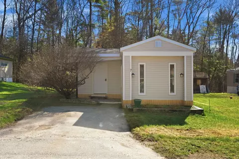 174 S Stark Hwy #7, Weare, NH 03281