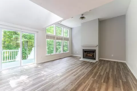 23 Goldfinch Ln, Nashua, NH 03062
