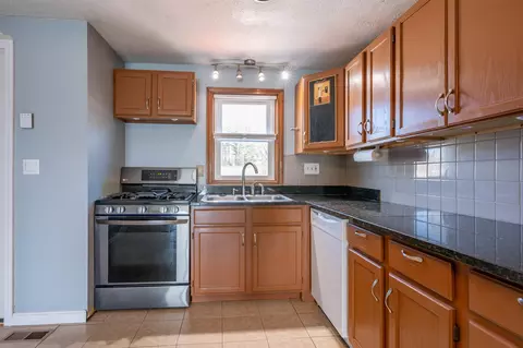 Kitchen - 6 Pleasant St #A5, Hooksett, NH 03106 photo 4 of 5