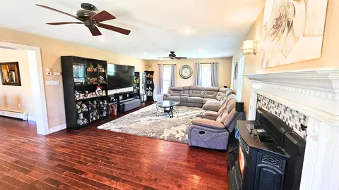 Living - 320 Old Bow Rd, Weathersfield, VT 05156 photo 2 of 3