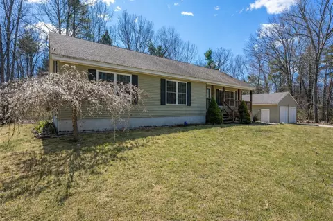 130 Raymond Rd, Nottingham, NH 03290