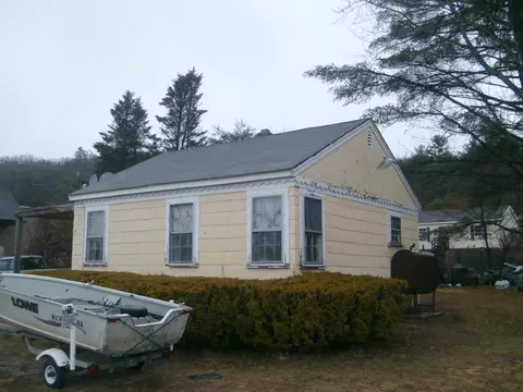 Exterior - 4 North Ave, Ashland, NH 03217 photo 2 of 4