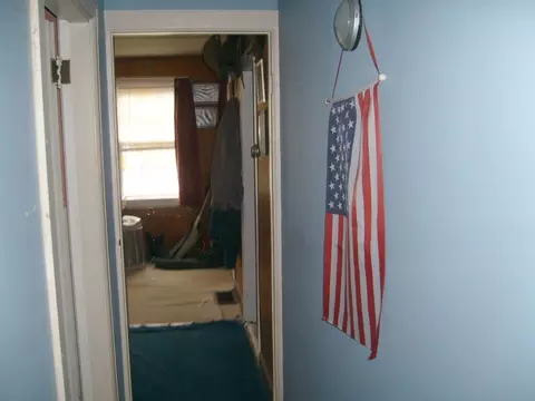 Entry Way - 4 North Ave, Ashland, NH 03217 photo 1 of 1