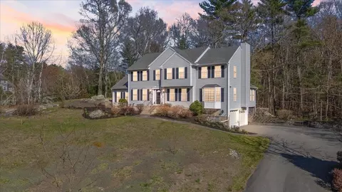 62 Magnolia Dr, Pelham, NH 03076