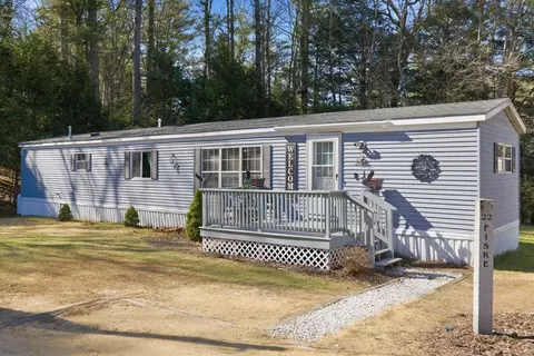 22 Brook Cir, Loudon, NH 03307