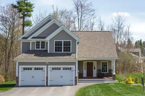 29 Churchill Dr, Hooksett, NH 03106