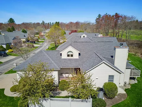 9 Pebble Beach Dr, Bedford, NH 03110
