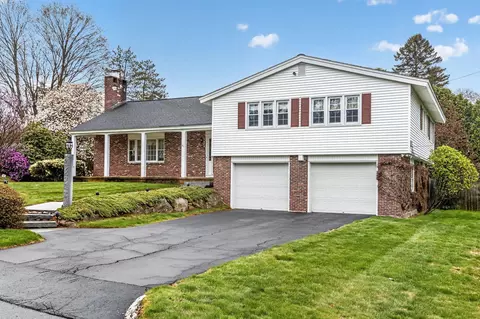 75 N Acres Rd, Manchester, NH 03104