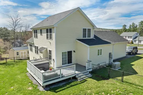 31 Carriage Hill Rd, Wilton, NH 03086