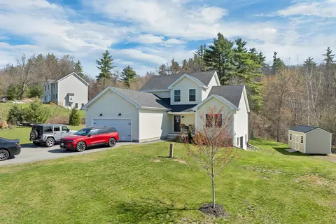 31 Carriage Hill Rd, Wilton, NH 03086