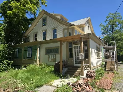 33 Oak St, Brattleboro, VT 05301