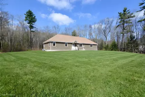 863 River Rd, Weare, NH 03281