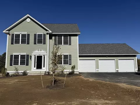 92 Lantern Dr, Sandown, NH 03873