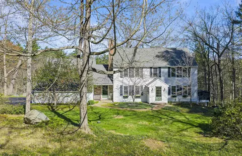 12 Candlewood Dr, Amherst, NH 03031