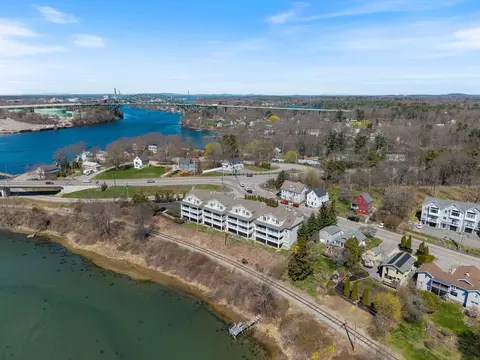 19 Bridge St #3, Kittery, ME 03904