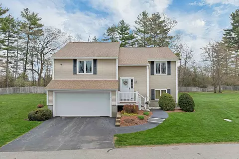 12 Fitzpatrick Cir, Nashua, NH 03063